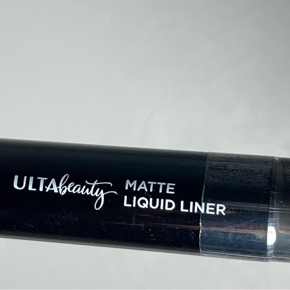 ULTA BEAUTY Matte Liquid Liner 0.19 fl oz/5.5mL New - Picture 2 of 4